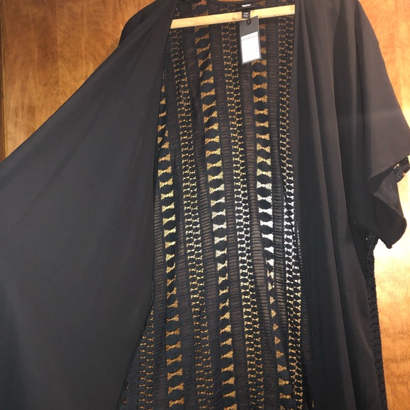 Black Kimono - Picture 3 of 4